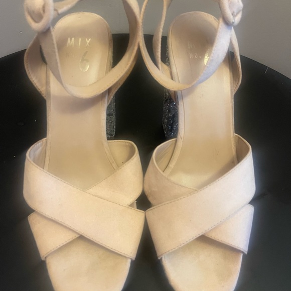 Tan/beige size 10 women sandal with sequin heel - Picture 2 of 3